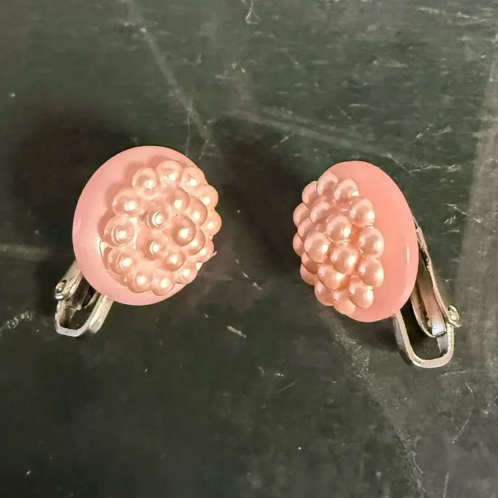 Vtg  Pink Cluster Earrings Acrylic Beads Gold Tone Clip On